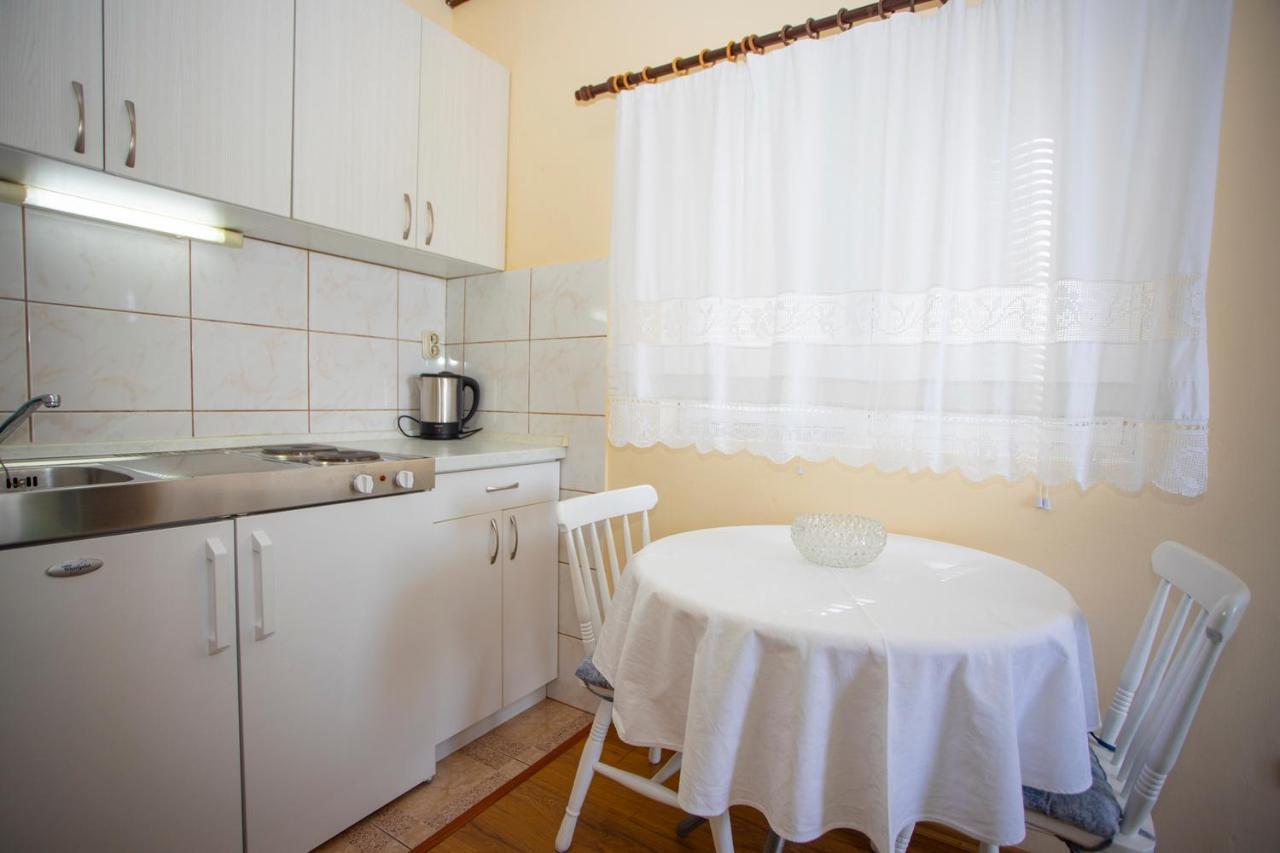 Apartmani Miki Подгора Екстер'єр фото